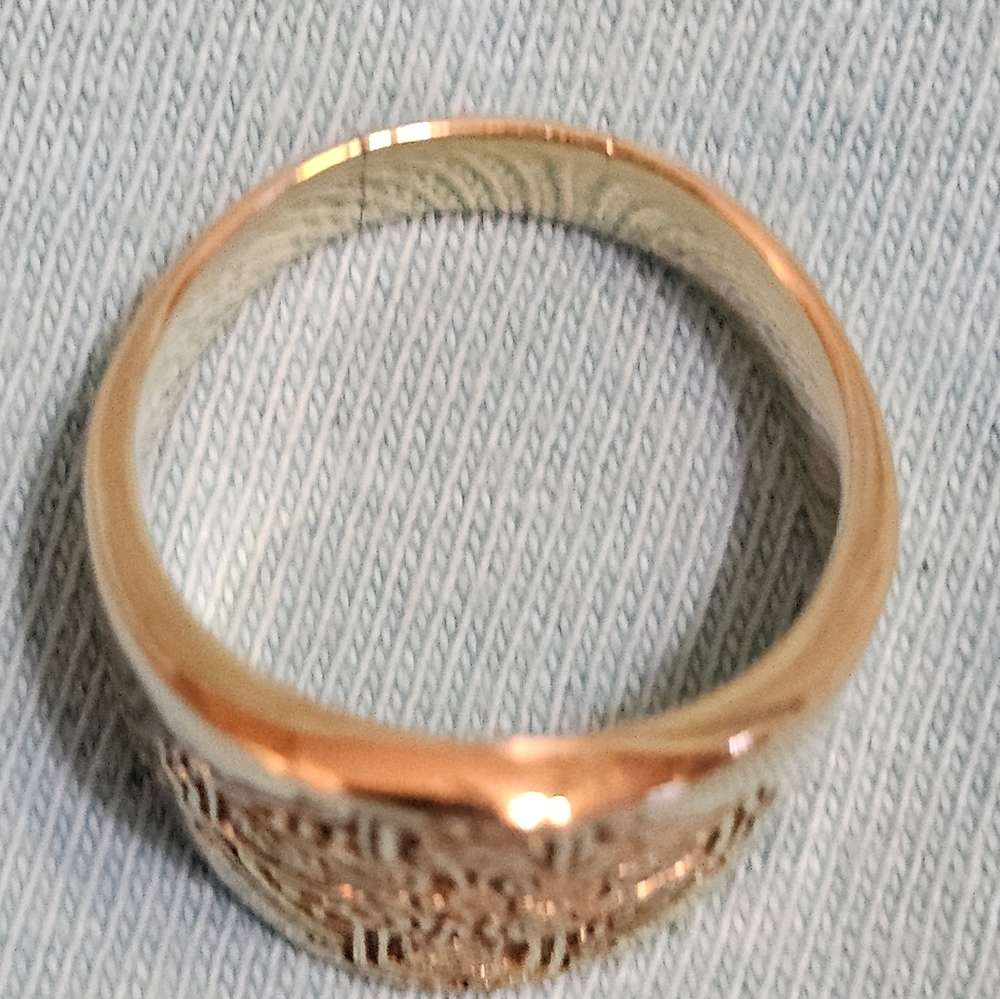 Size 8 celtic ring